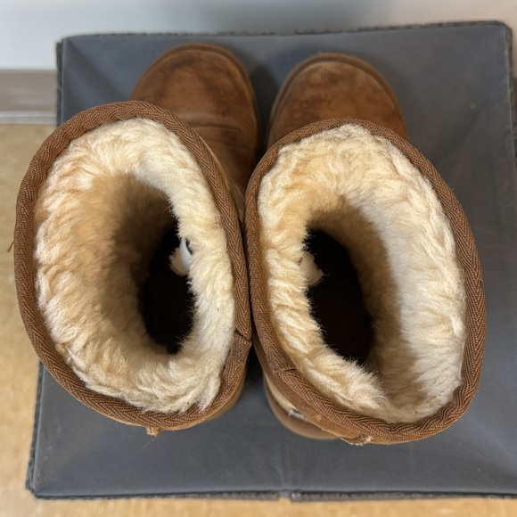 UGG BOOTS SIZE 7 - Picture 3 of 3